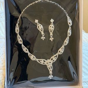 SALE Women’s statement necklace and earrings set